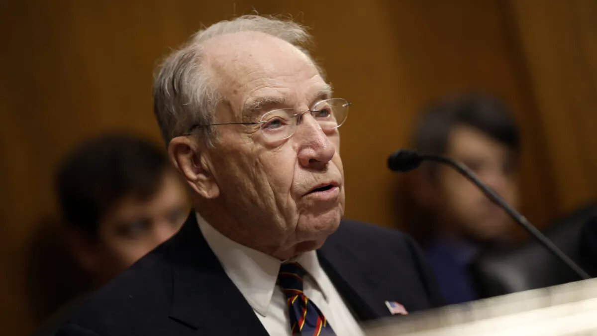 Bipartisan Pair In Senate Moves To Check Trump On Tariffs