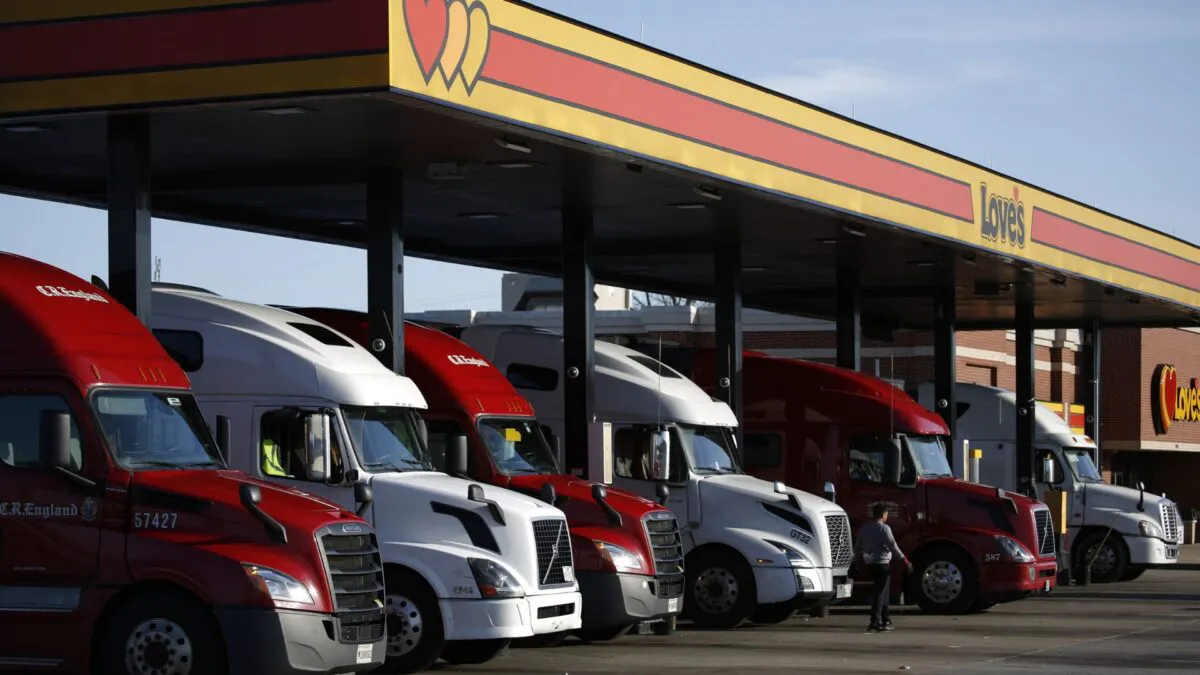 Trump To Sign Executive Order Requiring Truckers To Be Proficient In English