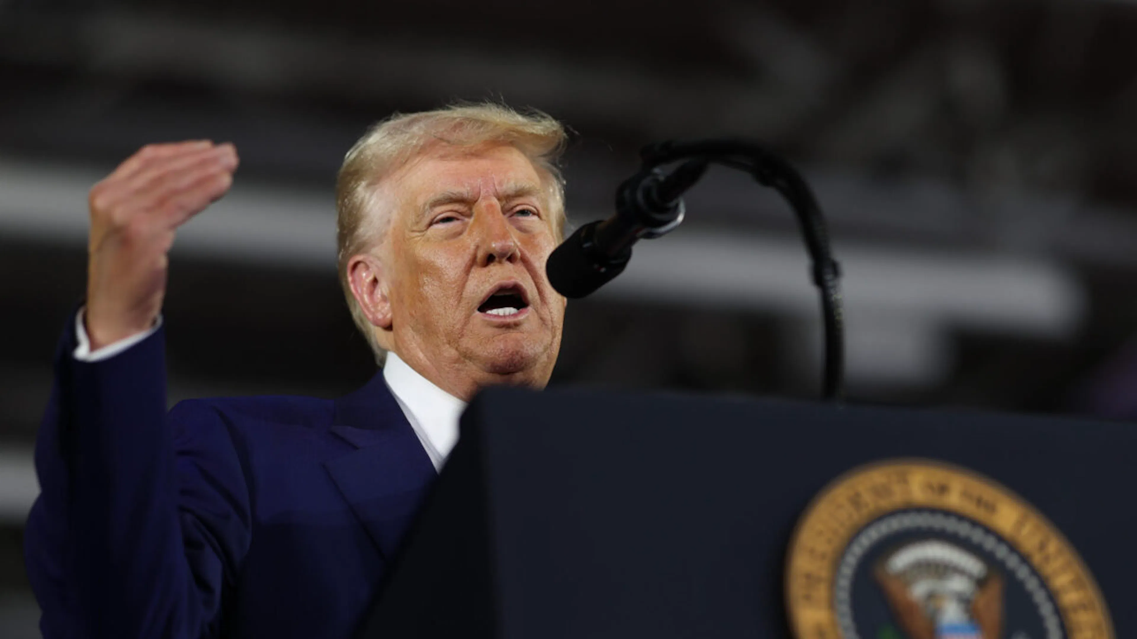 Trump Opens Midterm Push by Shoring Up GOP Strongholds