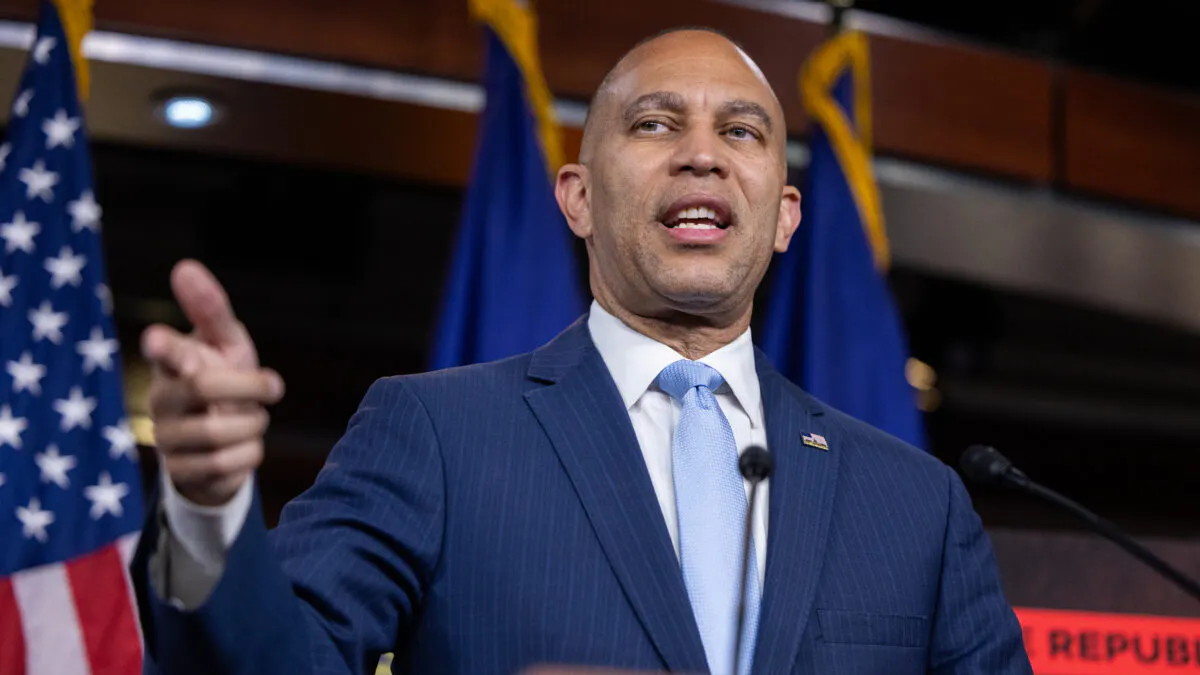 Hakeem Jeffries Really Doesn’t Want To Talk About Zohran Mamdani
