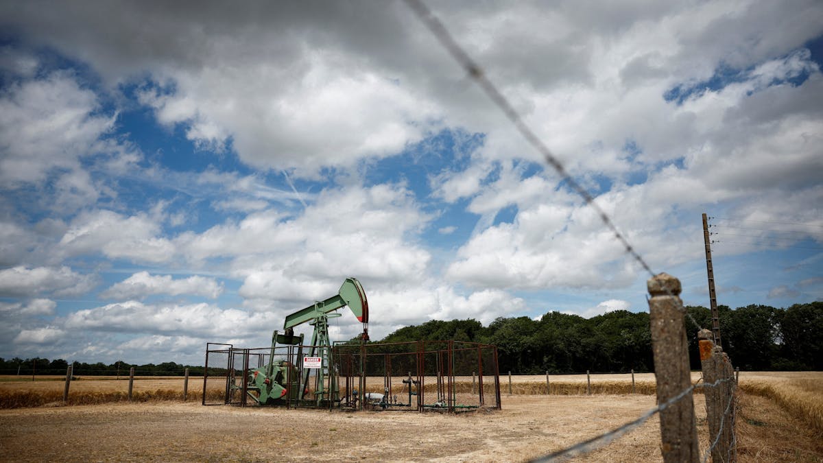 NextImg:Oil Prices Tick Up Based On Strong American Demand
