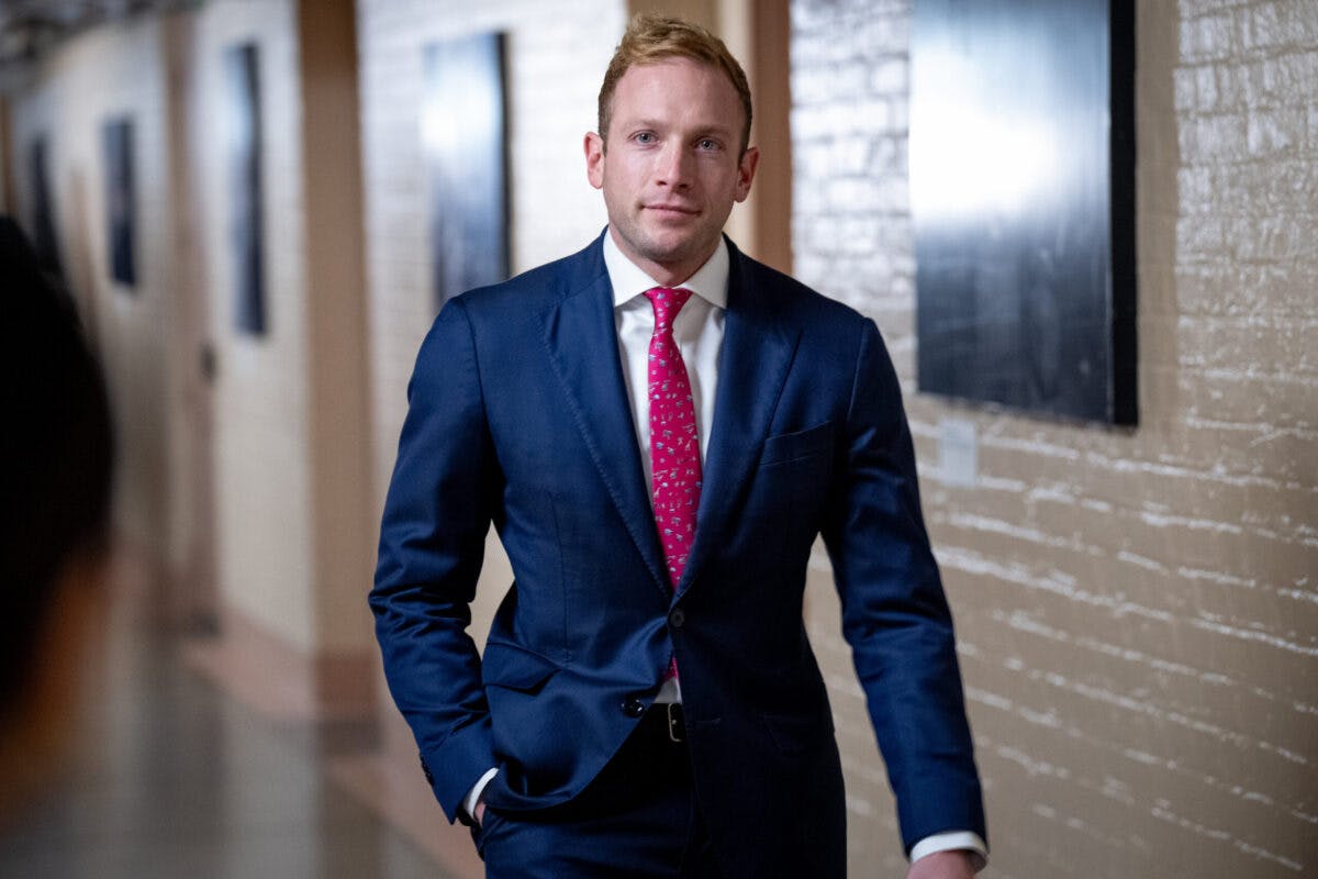 Police Arrest Man Accused Of Threatening Jewish Congressman While Waving Palestinian Flag