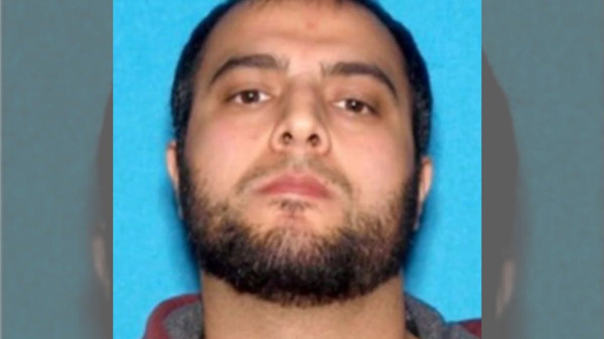 NextImg:California EPA Employee Charged With Threatening Jews, Attempting To Provide Guns and Money to ISIS
