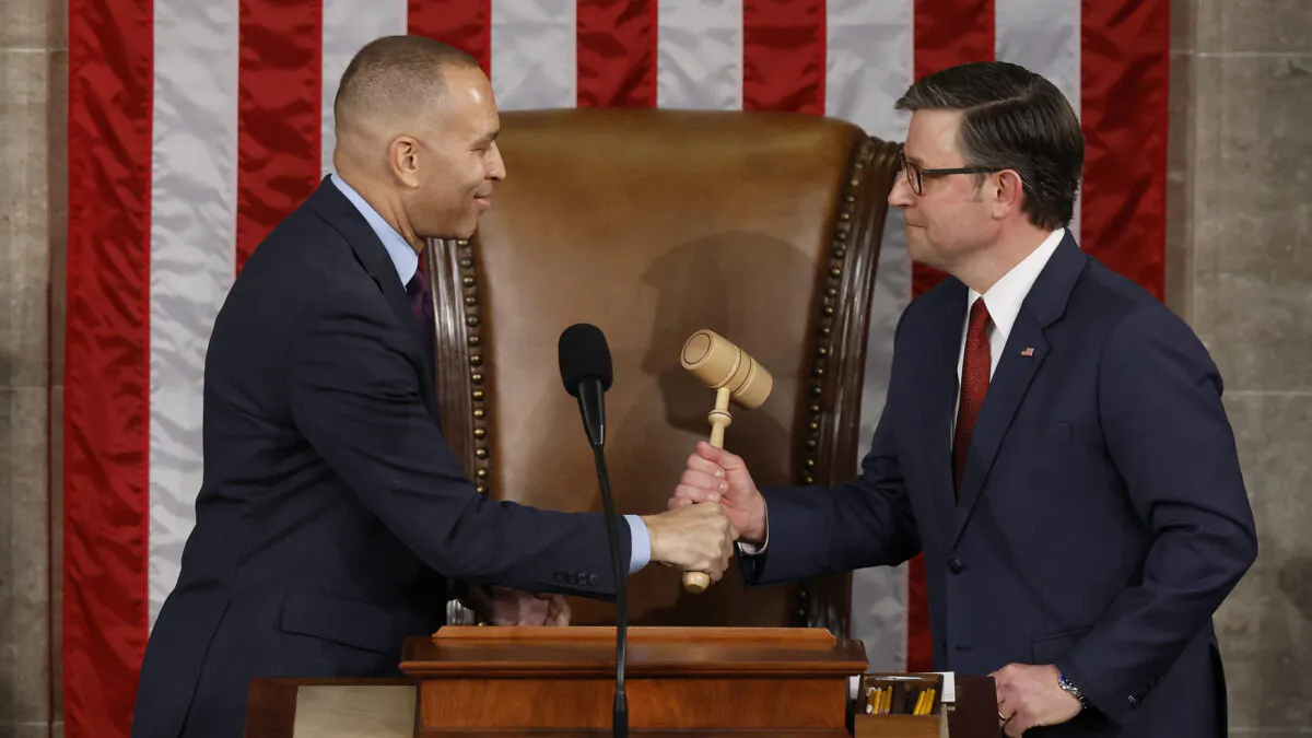 CNN Data Chief Shatters ‘Blue Wave’ Hype: Democrats’ 2026 Lead ‘Less Than Half’ Of Past Midterms