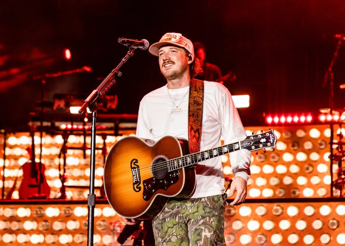 Country Music Stars Mock Coldplay Kiss Cam Scandal: ‘You’re Safe Here’