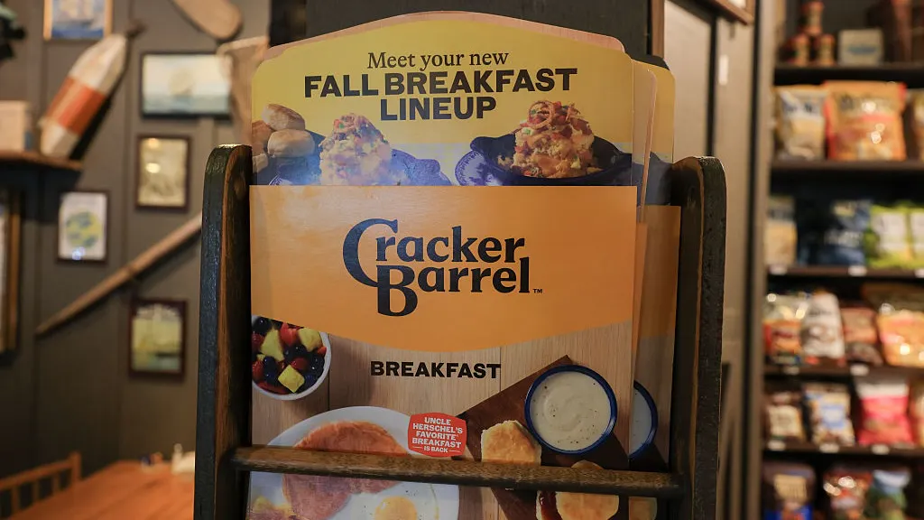 Steak ‘N Shake Sizzles Cracker Barrel As ‘Old Country Store’ Loses $200M With New Logo