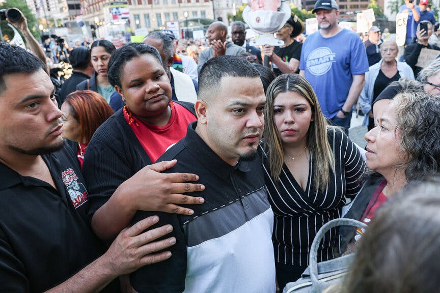 BALTIMORE, MARYLAND - AUGUST 25: Kilmar Abrego Garcia and his wife Jennifer Vasquez Sura enter a U.S. Immigration and Customs Enforcement (ICE) field office on August 25, 2025 in Baltimore, Maryland. The U.S. Government is threatening to deport Garcia, a Maryland construction worker from El Salvador, to Uganda after he rejected a plea deal to be charged with Human Smuggling and deported to Costa Rica. Earlier this year Garcia was wrongfully deported to a notorious anti-terrorism prison CECOT in El Salvador.