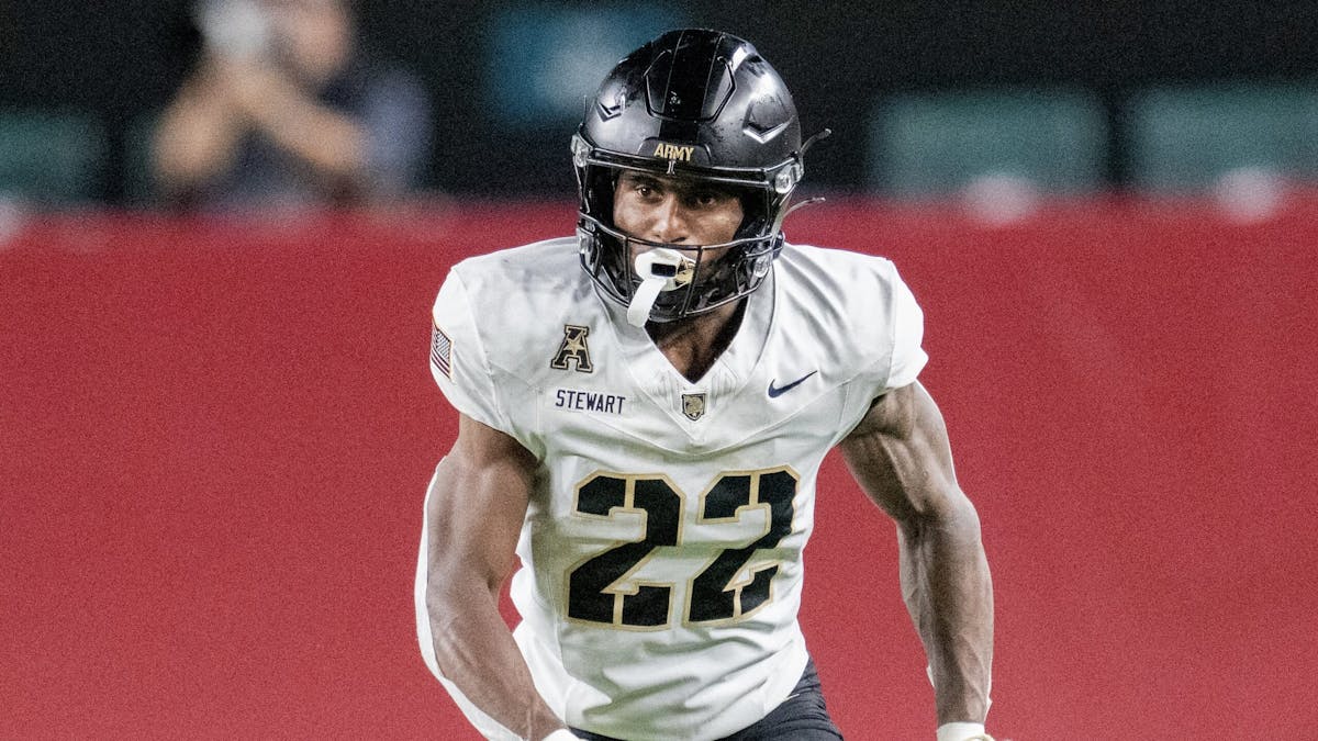 NextImg:HERO: Army Football Player Rescues Stranger From Burning Car