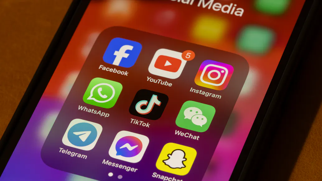 Germany’s Ruling Party Backs Social Media Curbs For Children