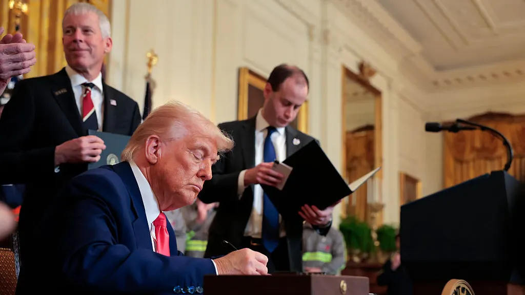 Trump Signs Order Launching ‘Manhattan Project’ For Artificial Intelligence