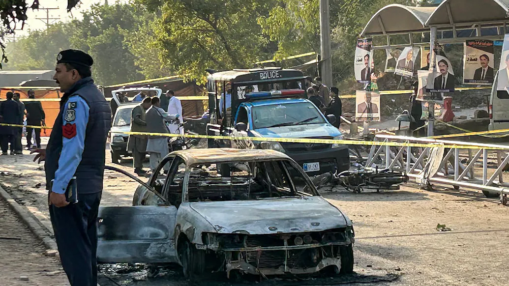 More Than 20 Killed In Bombings In India And Pakistan, Fragile Ceasefire Threatened