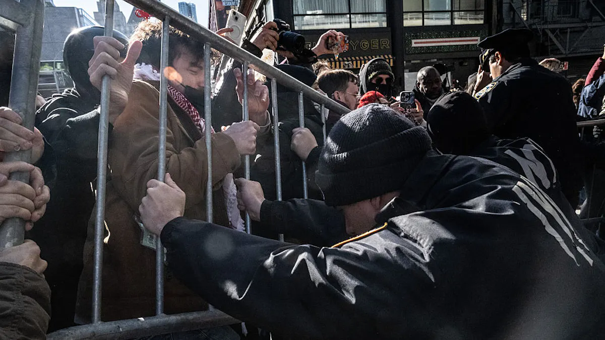Anti-ICE Protesters Trap Agents In NYC Parking Garage, Foil Raid