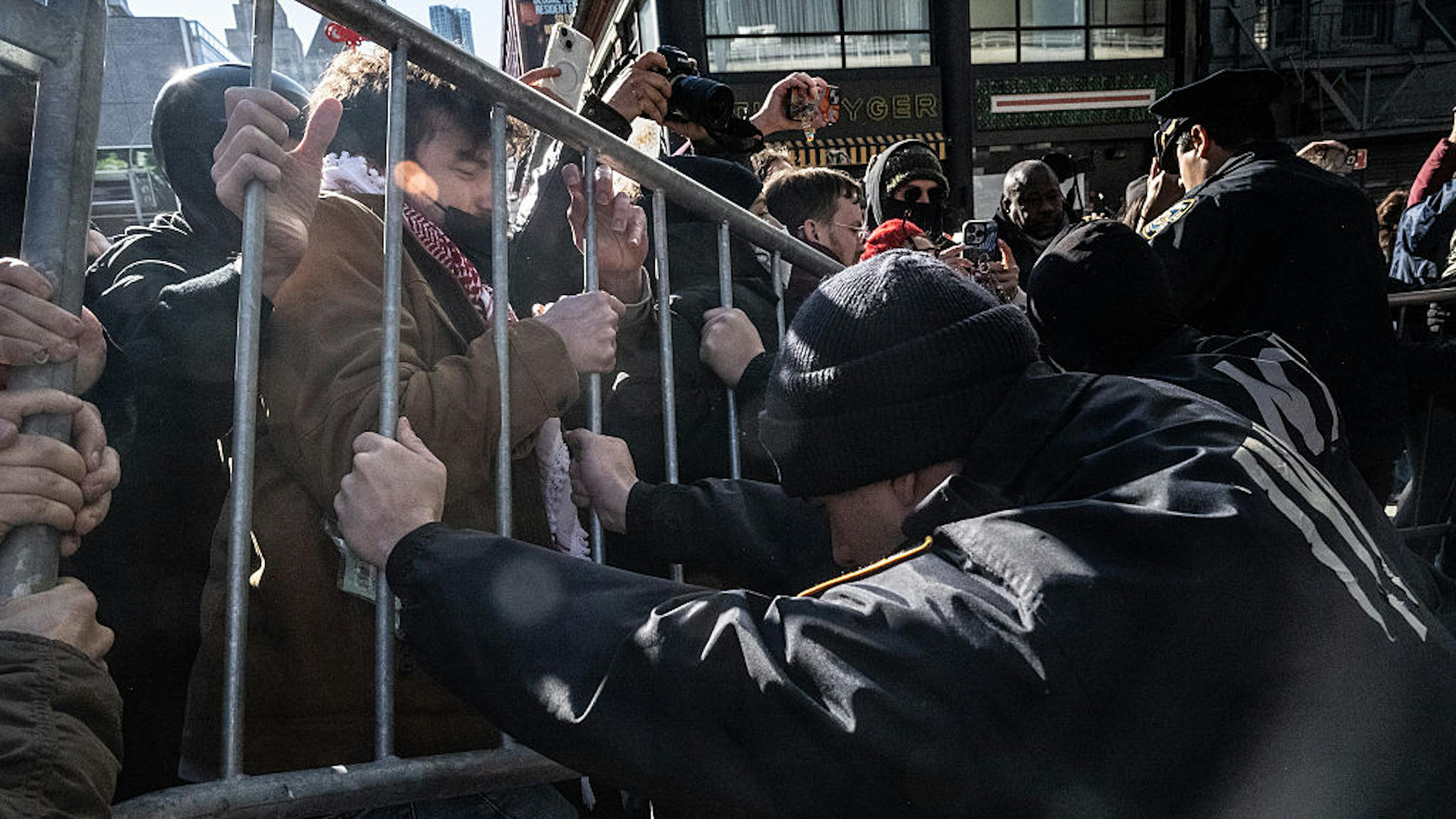 Anti-ICE Protesters Trap Agents In NYC Parking Garage, Foil Raid