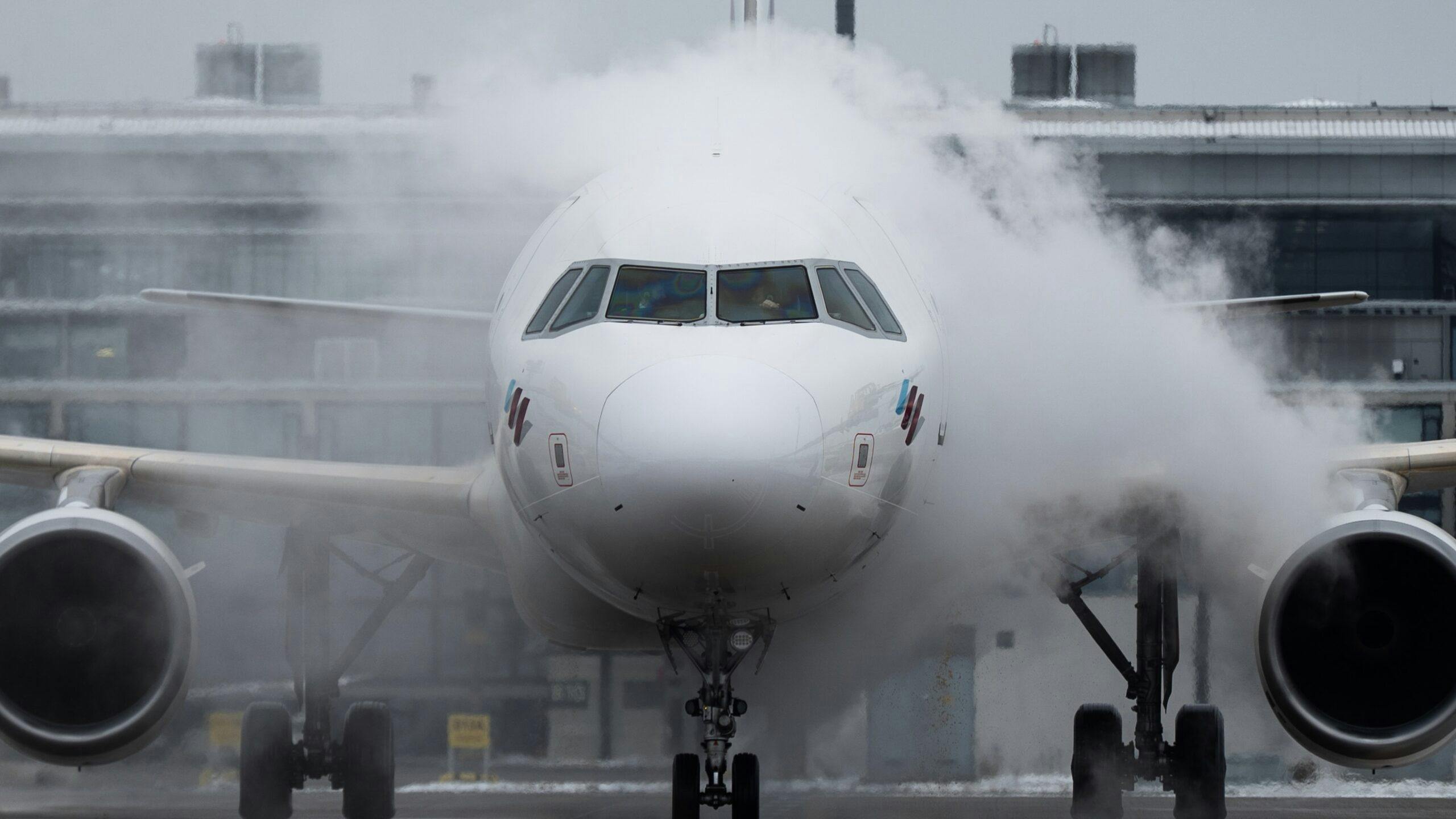 Delta Urges Travelers To Rebook As Winter Storm Threatens Weekend Flights