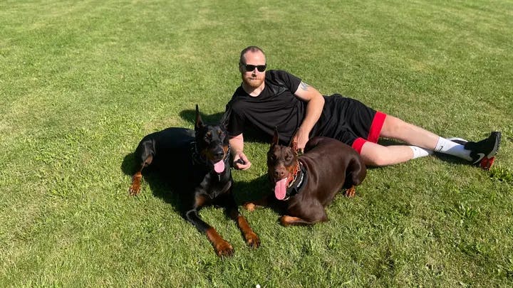 Irish Illegal Alien Claiming ‘Torture’ In ICE Custody Abandoned His Family, Twin Daughters Say