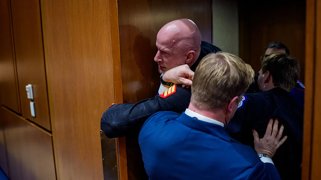 Watch Navy SEAL Senator Help Cops Drag Out ‘Unhinged’ Anti-War Protester