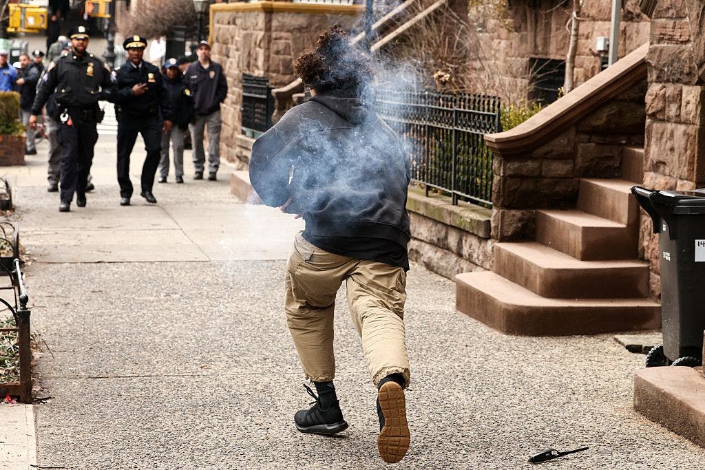 FBI Raids Homes Of 2 Teens Charged In Attempted ISIS-Inspired NYC Bombing