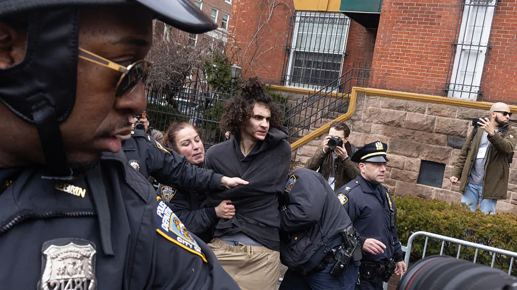 WATCH: Suspected NYC Terrorist Flashes ISIS Salute Three Times