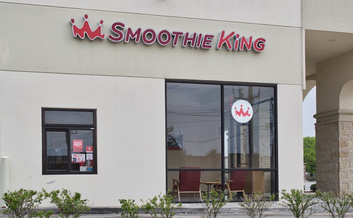 Smoothie King Refused To Serve Customer In Trump Hoodie, Employees Face Consequences
