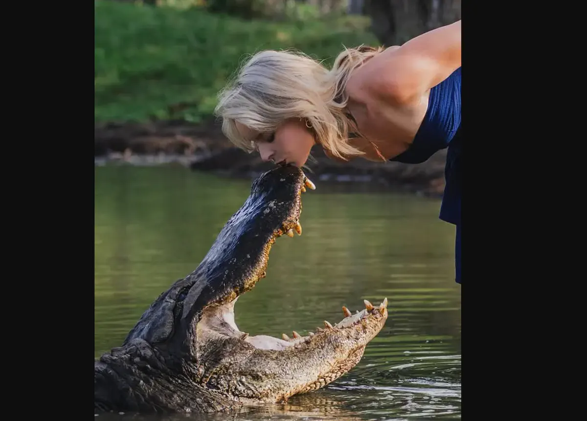 SEE IT: She Kissed A 14-Foot Alligator For Graduation Photos
