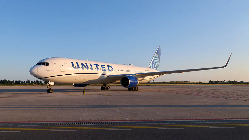 WATCH: United Airlines Plane Hits Bakery Truck Moments Before Landing