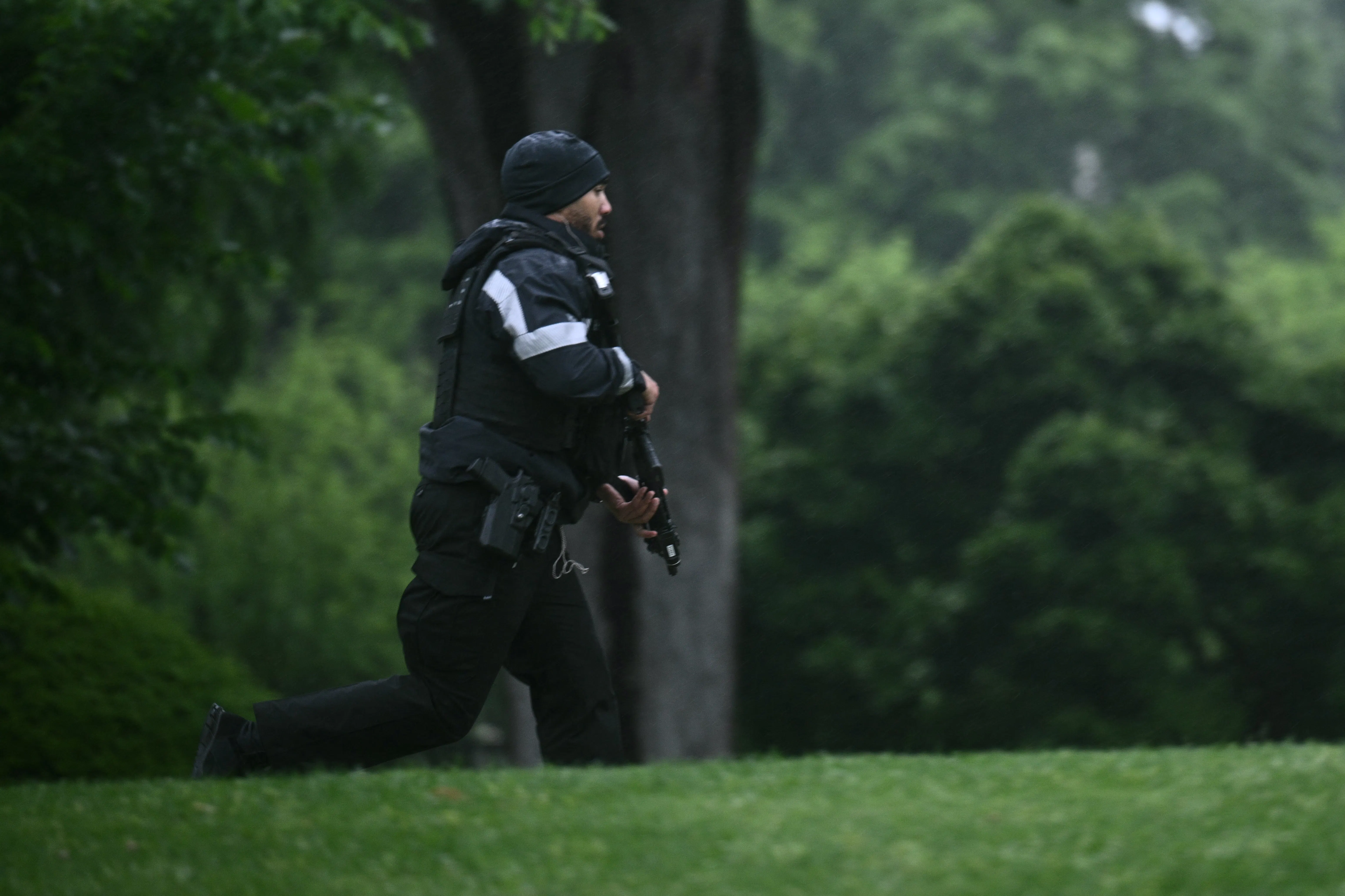 Listen As Dozens Of Gunshots Erupt Near White House While President Is Inside