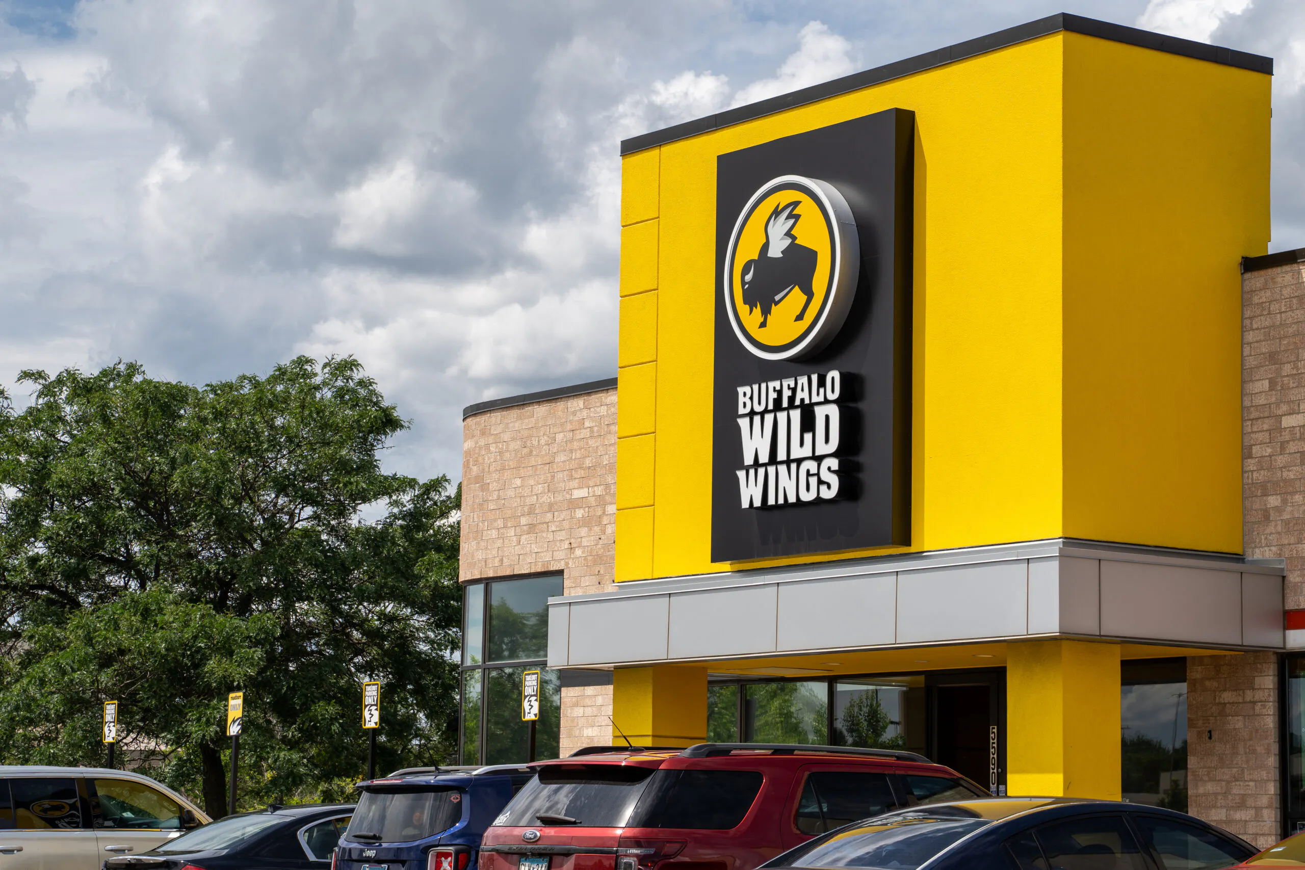 Buffalo Wild Wings Attempts To Reward Fan After NBA Bans Him For Life