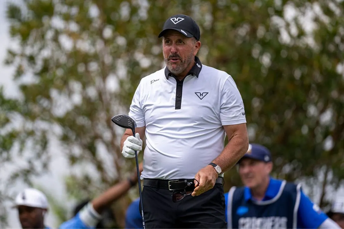 Phil Mickelson Kicked Out Of Golf Club For Inappropriate Contact