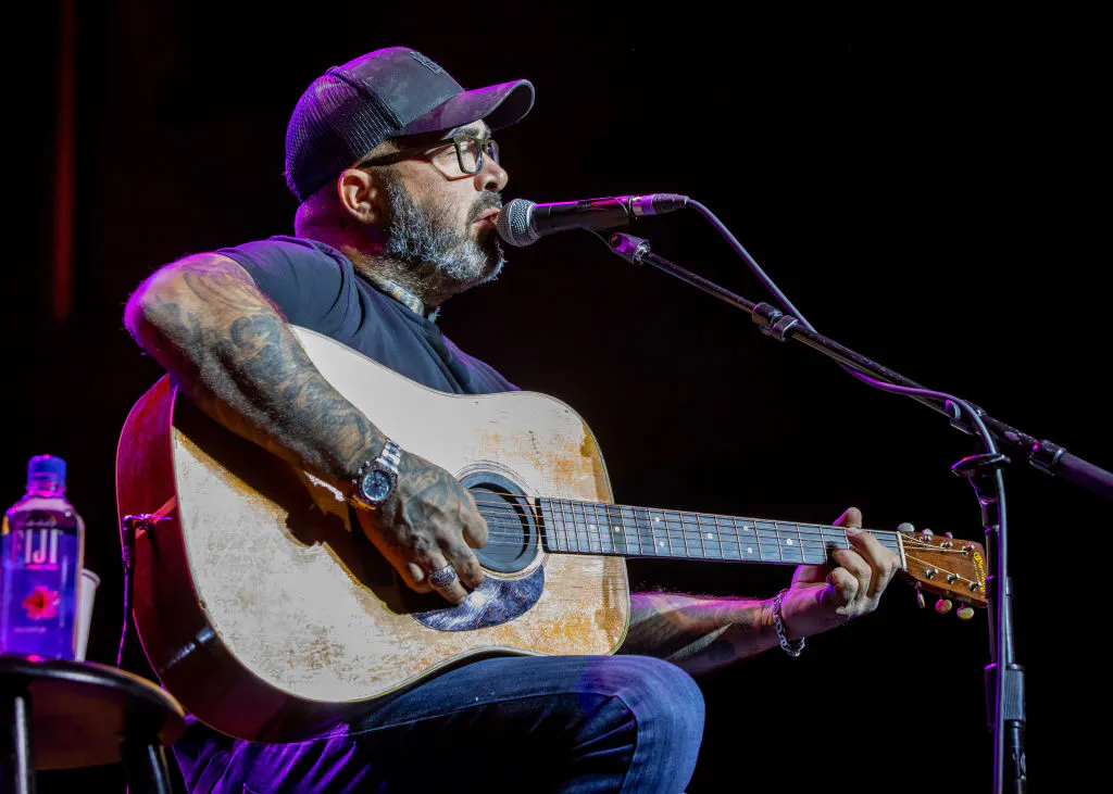 Country Music’s All-American Anti-Springsteen