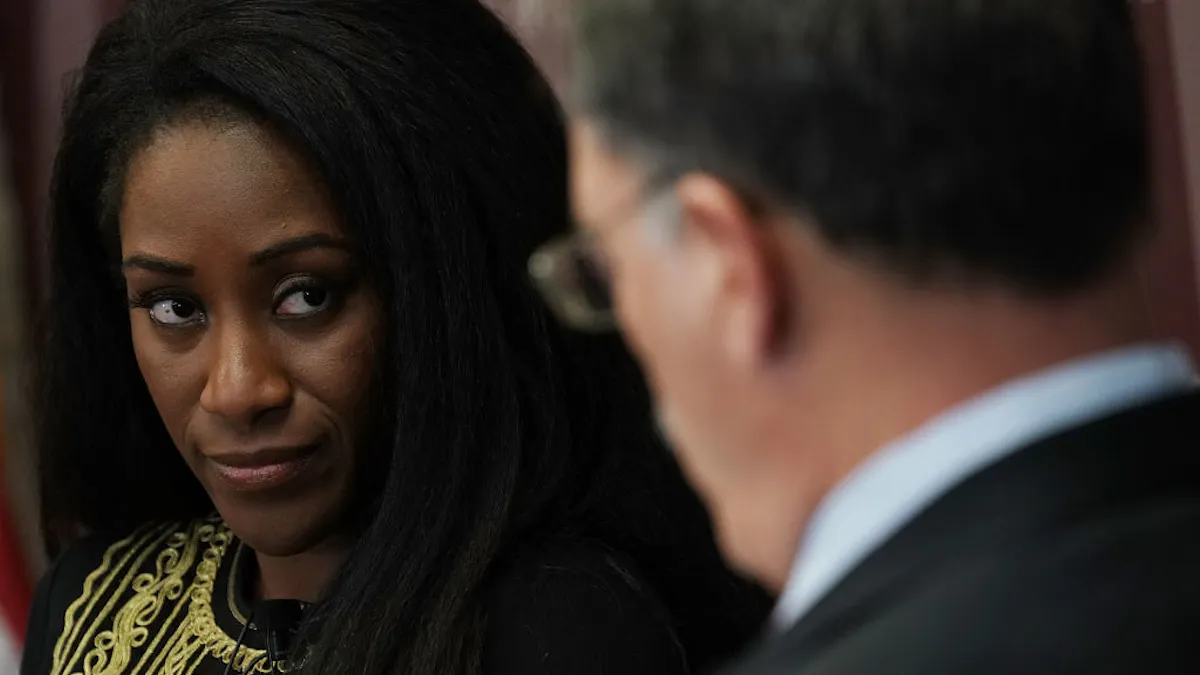 The Bad Ex Who Blackmailed Her Way Back To The Washington Post