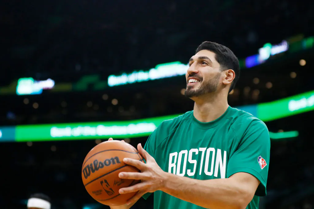 Former NBA Player Declares For WNBA Draft