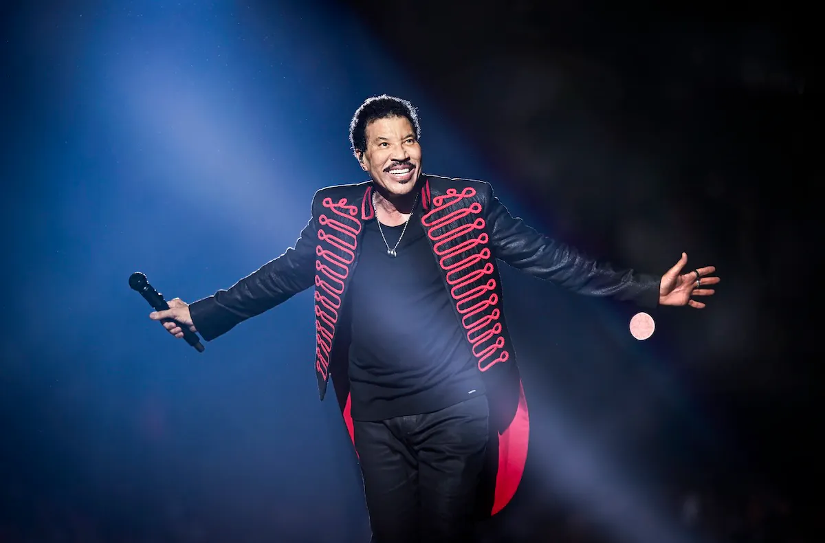Lionel Richie Hospitalized After Asking For Chair During Performance