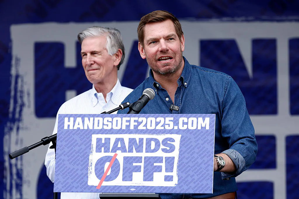 See Eric Swalwell’s Incognito Airport Look Before FBI Confrontation