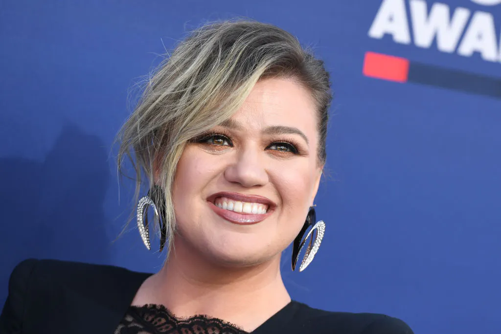 Flipping The $15 Million Bird: Kelly Clarkson’s Asymmetric Social Warfare On Atlantic Avenue